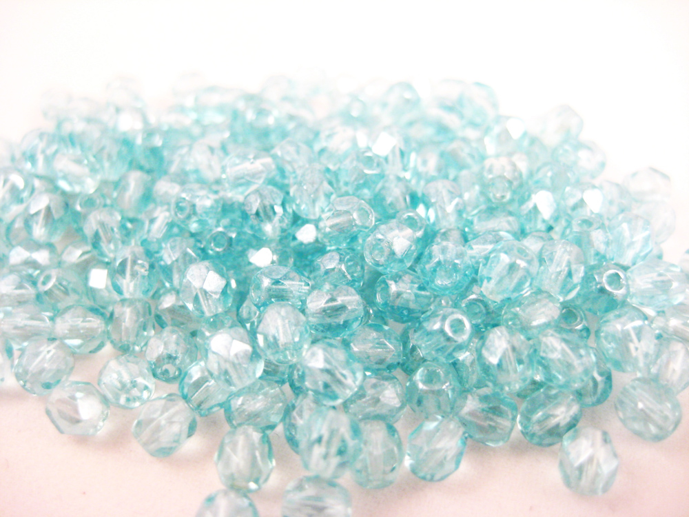 Glasperlen 4mm Hellblau transparent