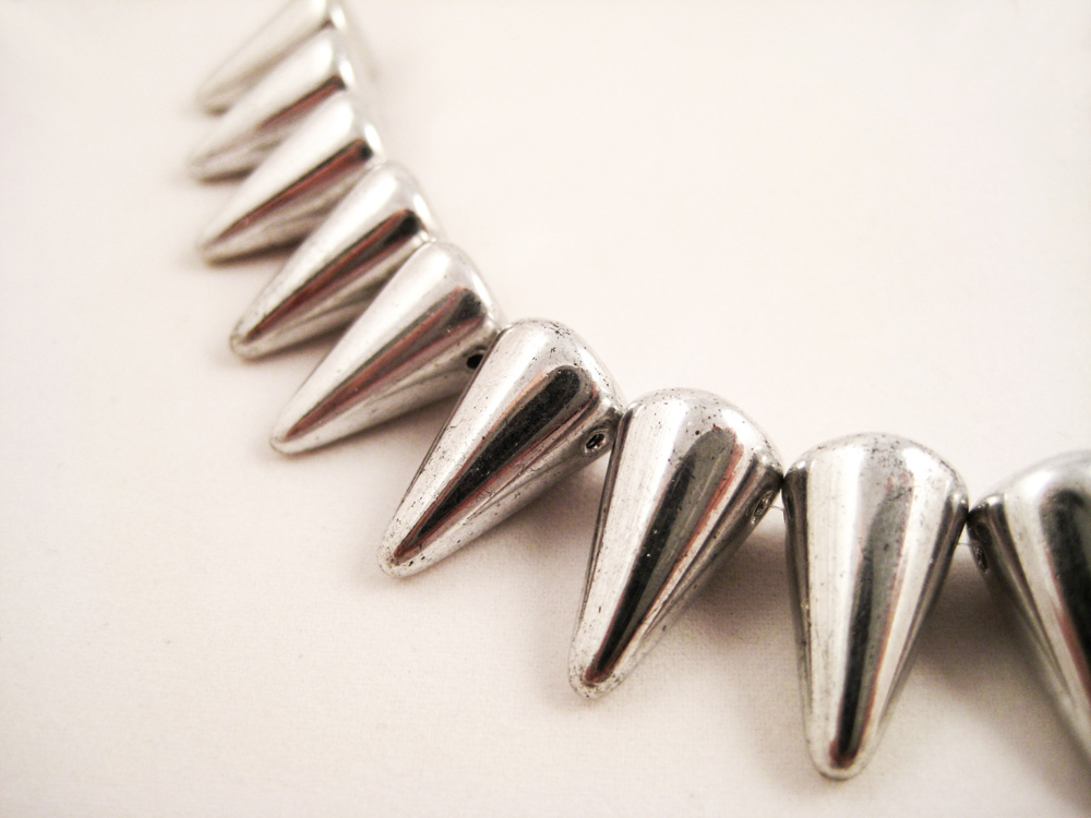 Glasperlen Spikes Silber 12x18mm – Bild 2