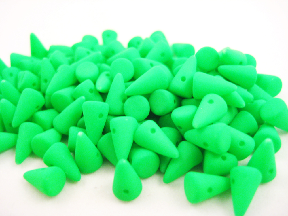 Glasperlen Spikes Neongrün 5x8mm