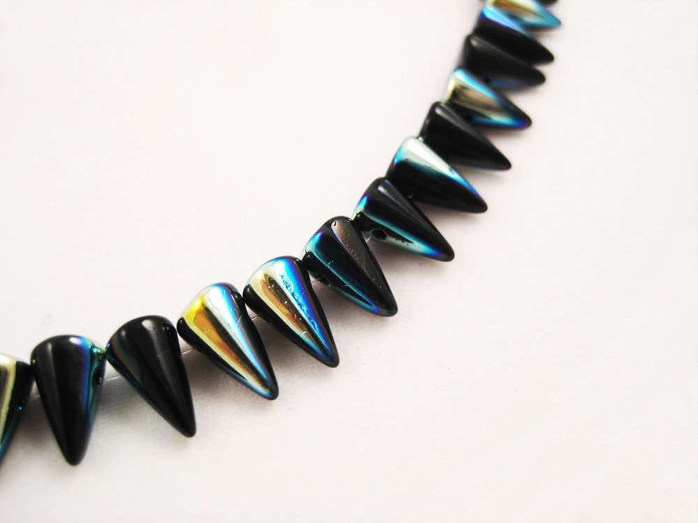 Glasperlen Spikes Schwarz-Regenbogen 5x8mm – Bild 3