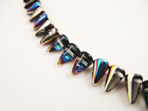 Glasperlen Spikes Silber-Regenbogen 5x8mm – Bild 2